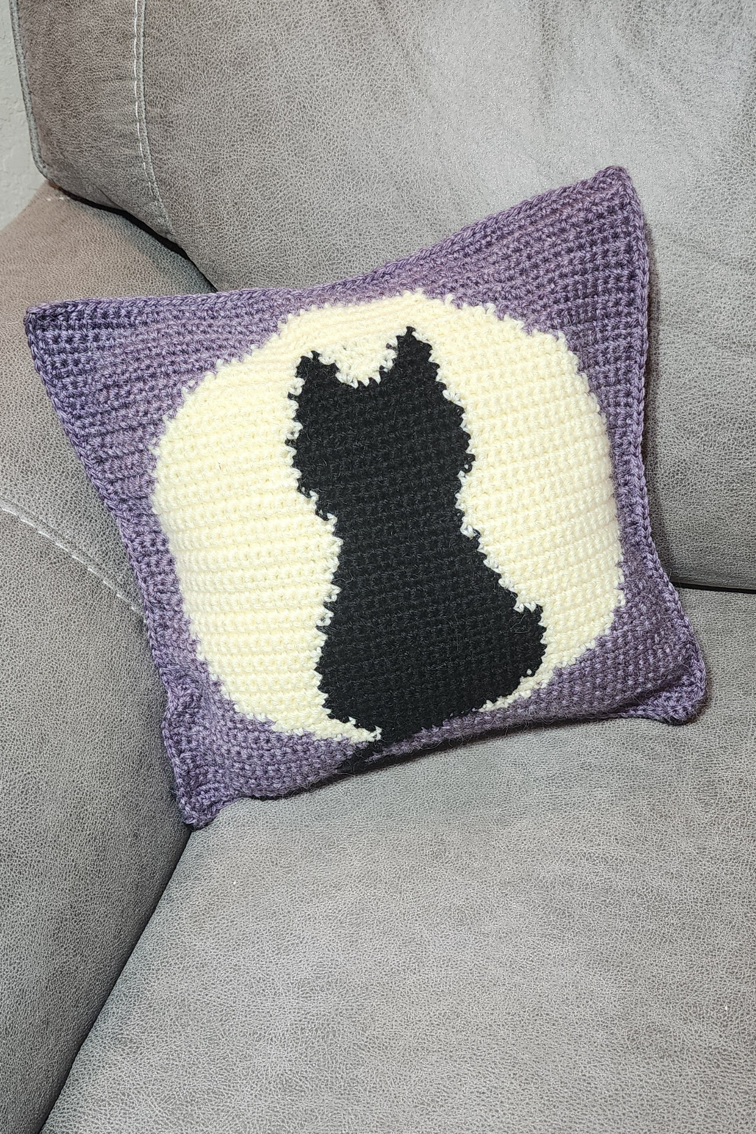 Cat on Full Moon Pillow Sham pattern